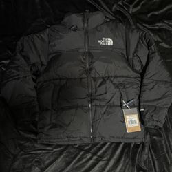 Black North Face puffer 