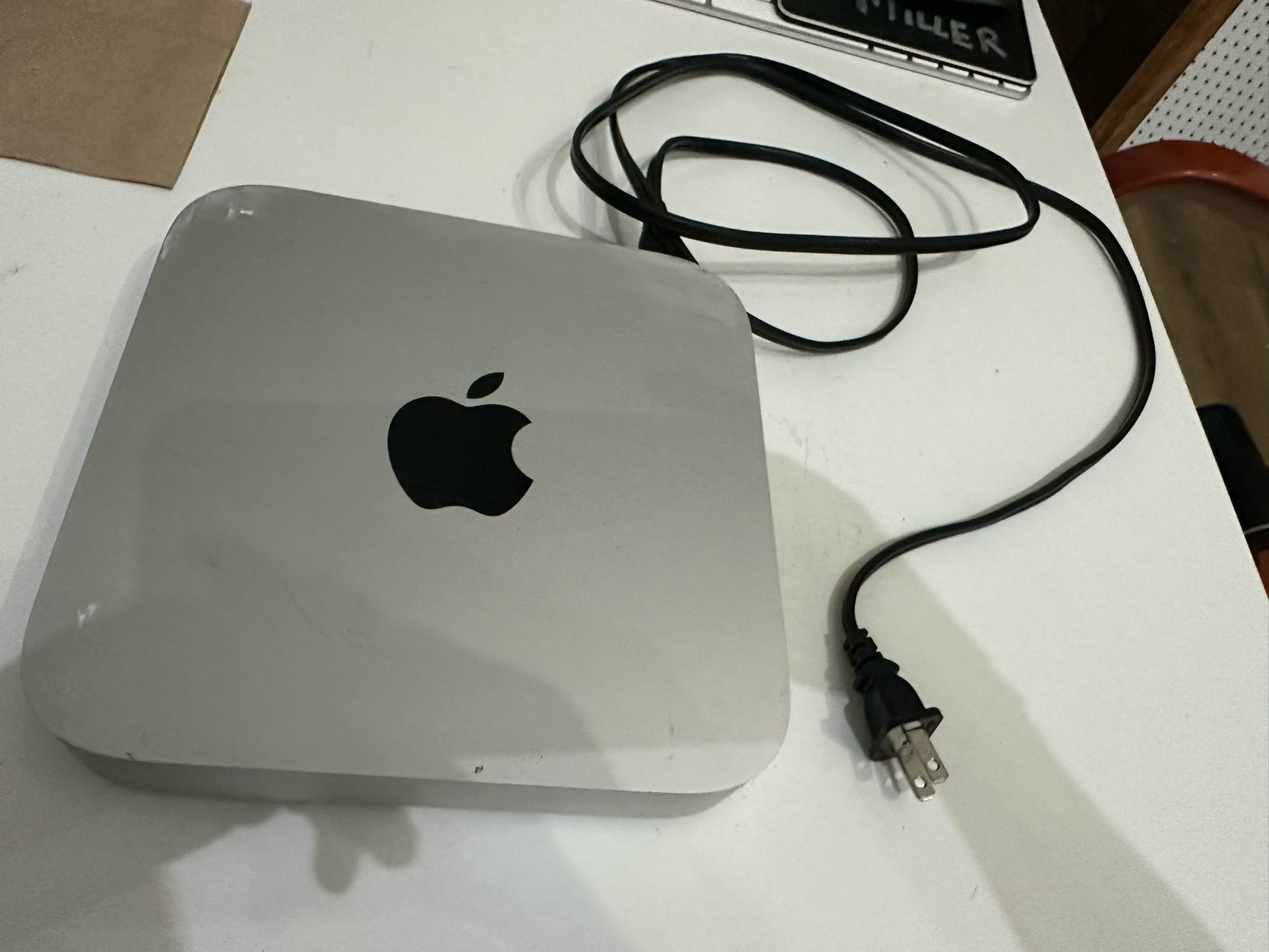 APPLE MAC MINI A2686 - 8GB - RAM 256 GB - Like New -