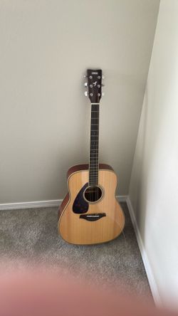 Yamaha left hand guitar FG820L