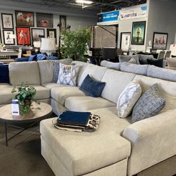 Cute Sectional 🏡🩷 $1,599