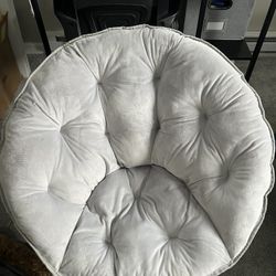 Used Foldable Gray Lounge Chairs 