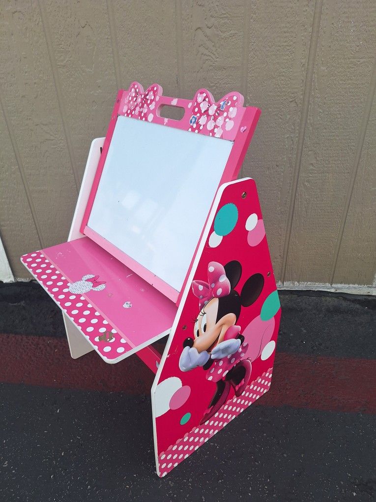 Little Girl Pink Desk /bookcase $20 Firm.