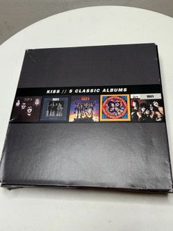 This limited edition brings together five iconic releases by the American rock band Kiss on CD, all under a single cover.  KISS (1974) — the debut stu