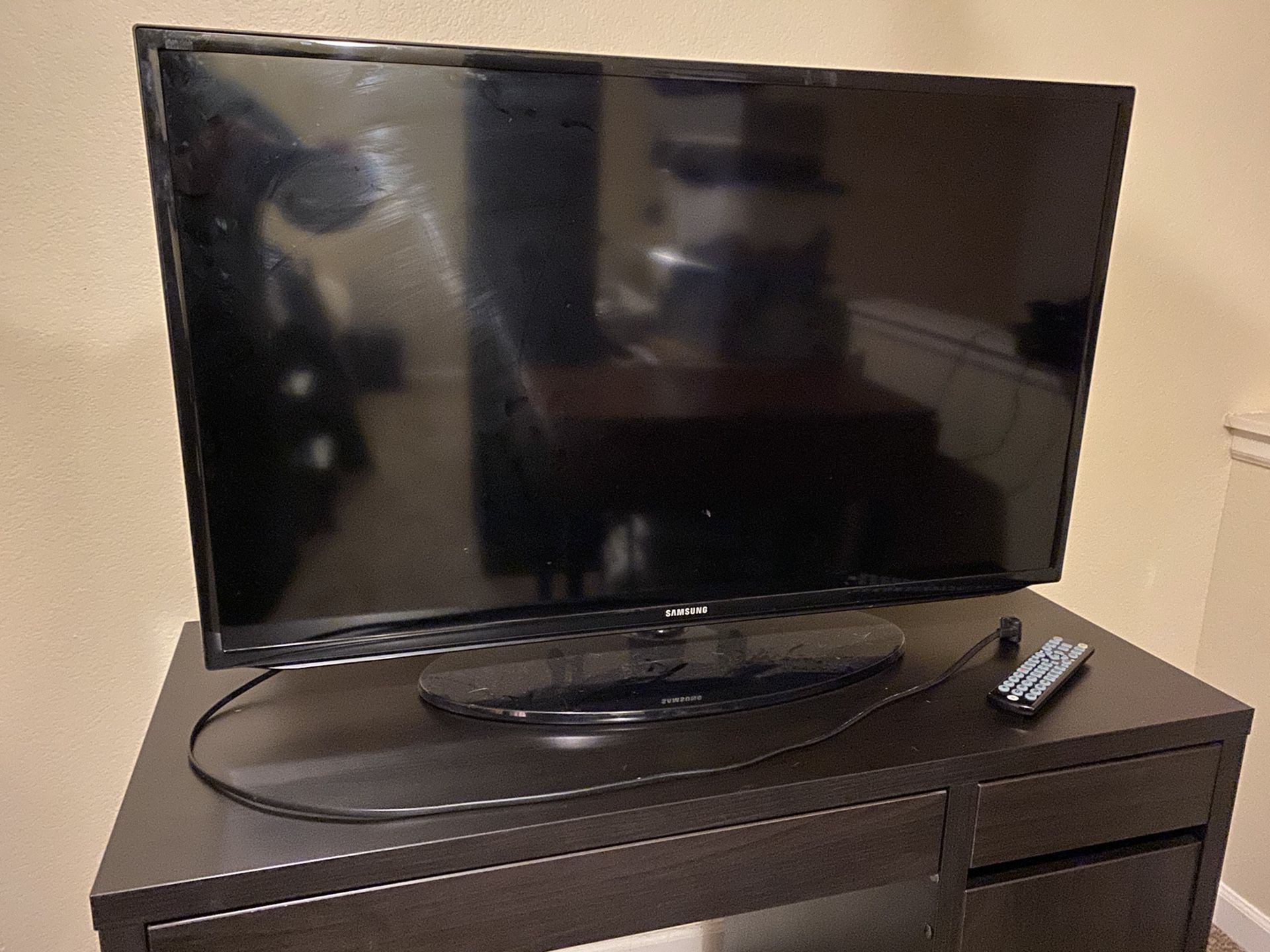 40” Samsung HD Flatscreen Smart TV