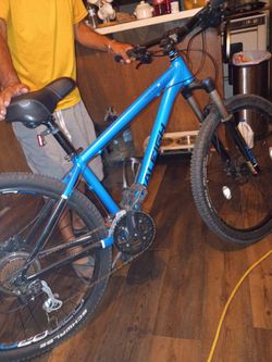 Raleigh XCR bike disc brakes