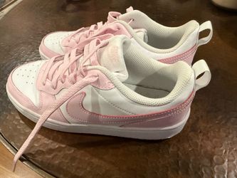 Nike low borough sneakers 6.5 Y