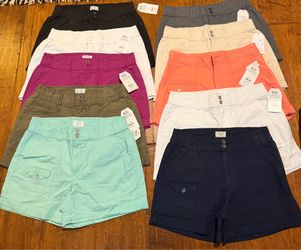 Women’s Shorts Size 6 **BRAND NEW**