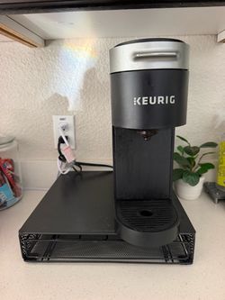 Keurig Machine and pod holder