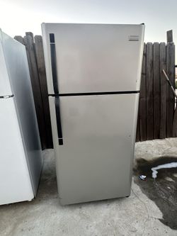 Gray Frigidaire Apt Size Top Freezer Fridge We Deliver And Install🚚👨🏻‍🔧