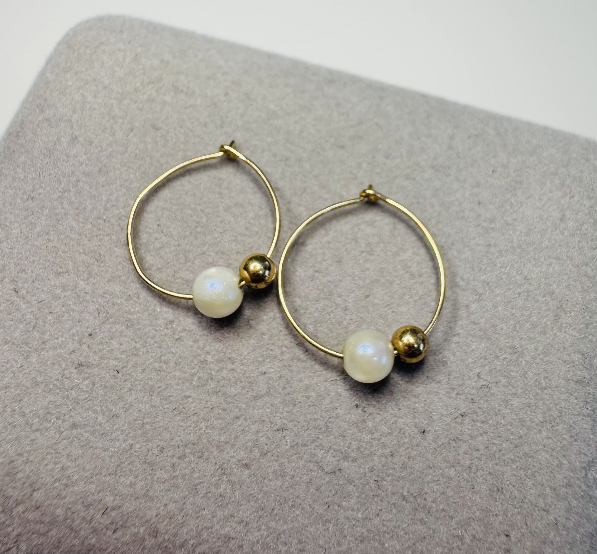 14K Solid Gold 1/2” Hoops w/ Gold Beads & Faux Pearl Beads .3g