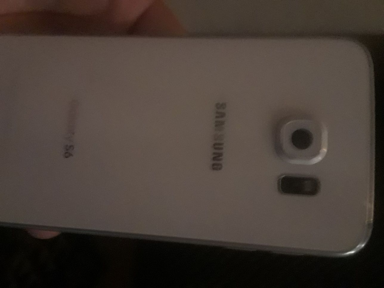 Galaxy s6 no scratches there is a blue light and screen does not come on