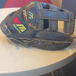 Mizuno Baseball Glove $40