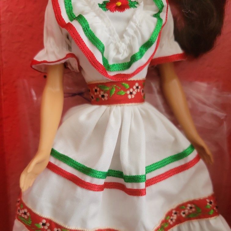 Festivals of the World Pink Label Collection Cinco De Mayo 2007 Barbie Doll for Sale in Las Vegas NV OfferUp