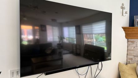 Large Flat Screen TV Samsung 65”