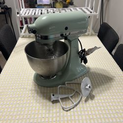 Kitchen Aid Pistachio Stand Mixer EUC