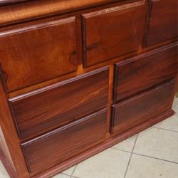 Pinewood DRESSER