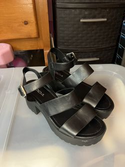 Black Chunky Sandels ✨