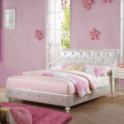 Frame Full Pearl White Leatherette / Ivory Button tufted like Crystals. New Especial price 