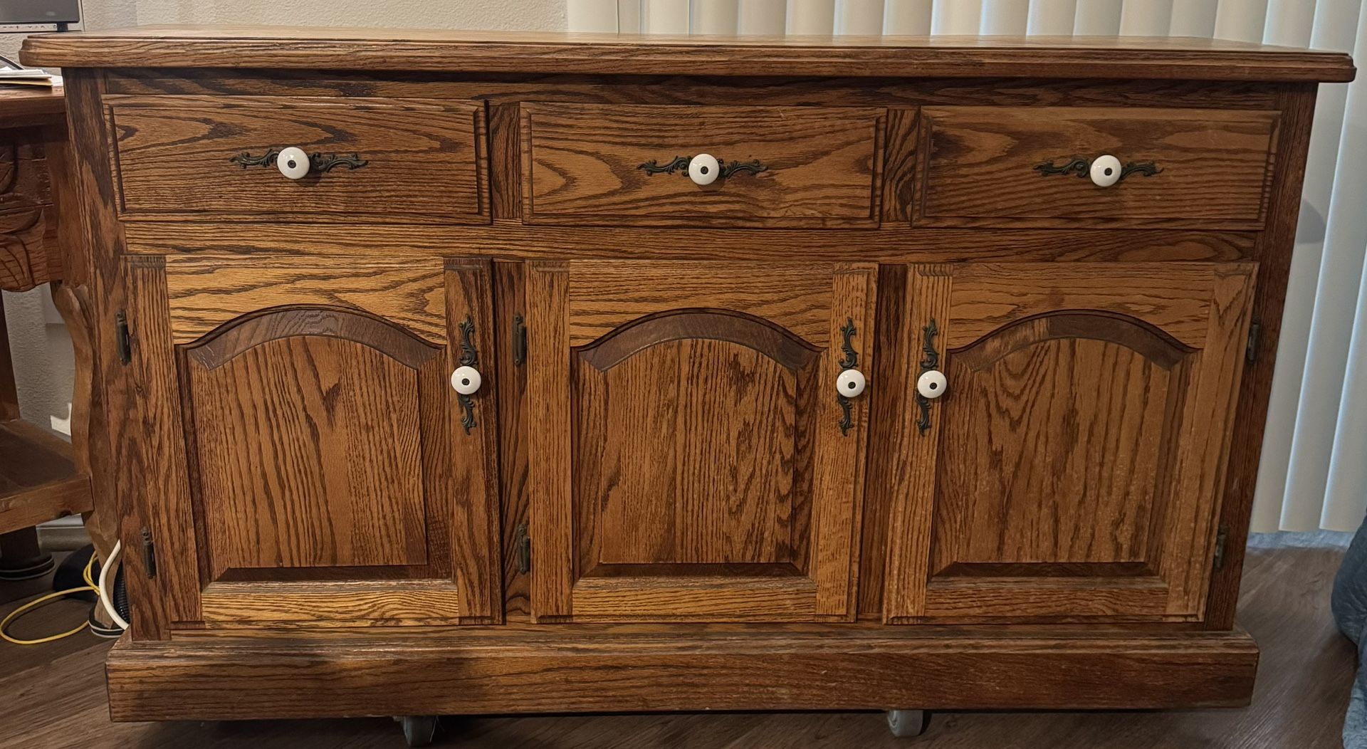 Dresser/Sideboard w/3 Drawers