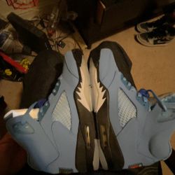 Jordan 5 UNC Size 9