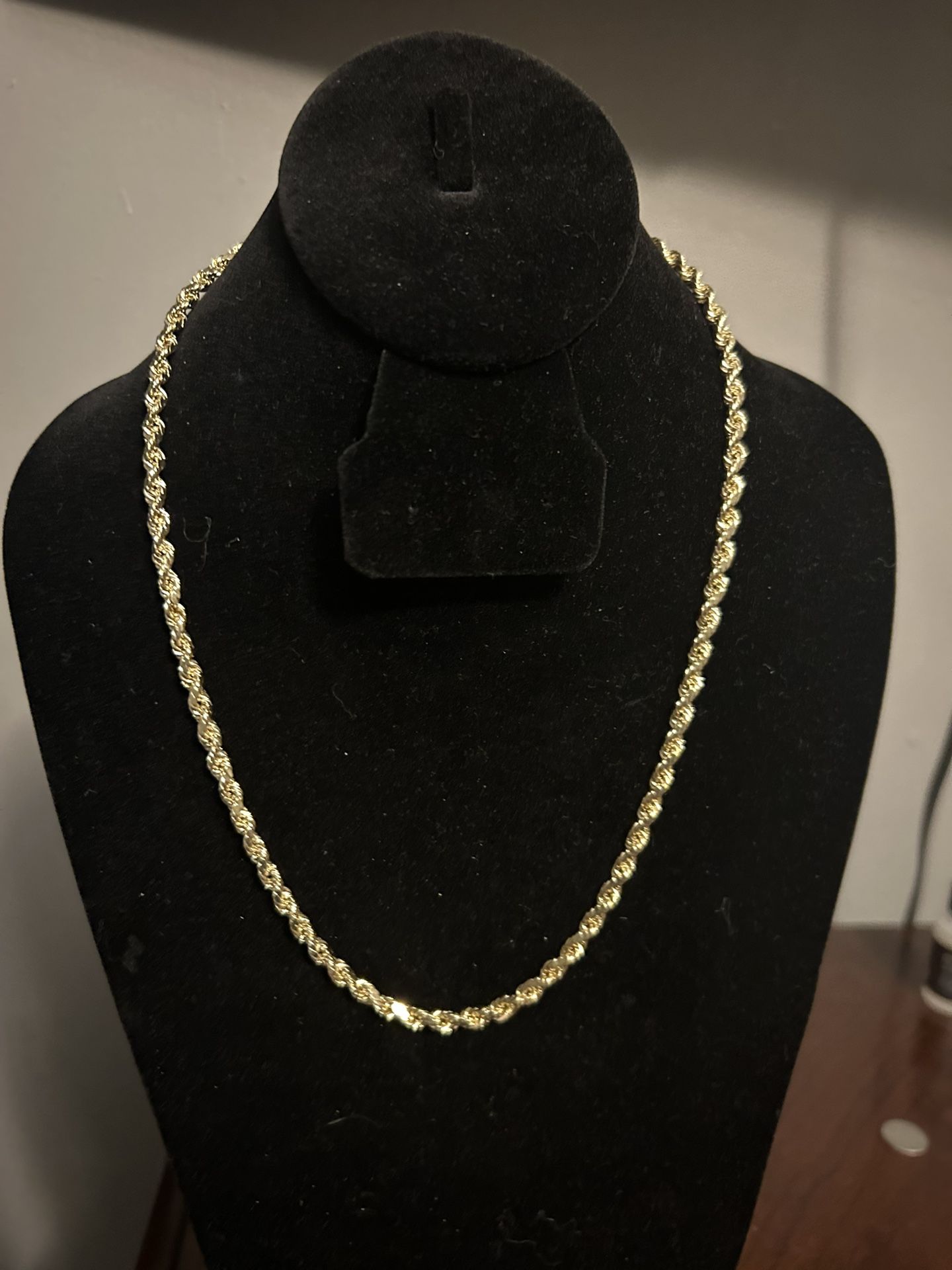 Gold Rope Chain Necklace 22 Inch 8.4 Grams Hollow 