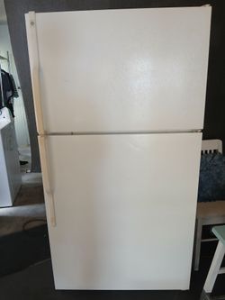 GENERAL ELECTRIC REFRIGERATOR 2DOORS