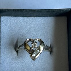 10K White Gold Genuine Diamonds Heart Ring Size 6