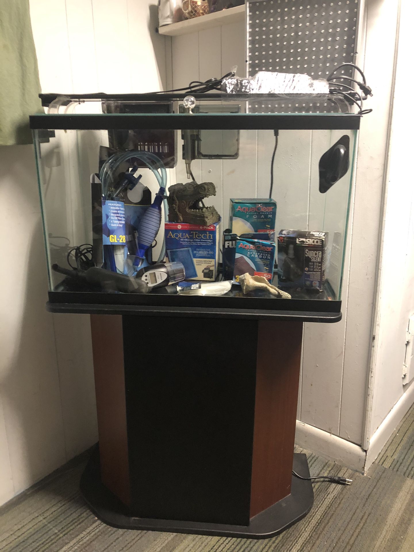 29 Gallon Fish Tank with many Accessories