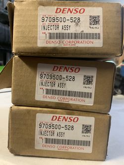 Injectors for hino , three in the box new