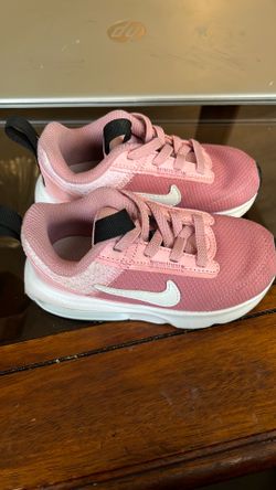 8C Children’s shoes