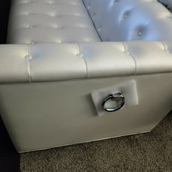 Sofa With Pictures 