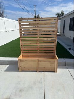 Cedar Planter Box with Privacy Screen Trellis