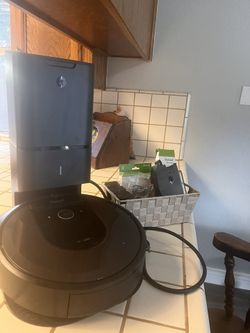 Roomba iRobot i7 With Disposal