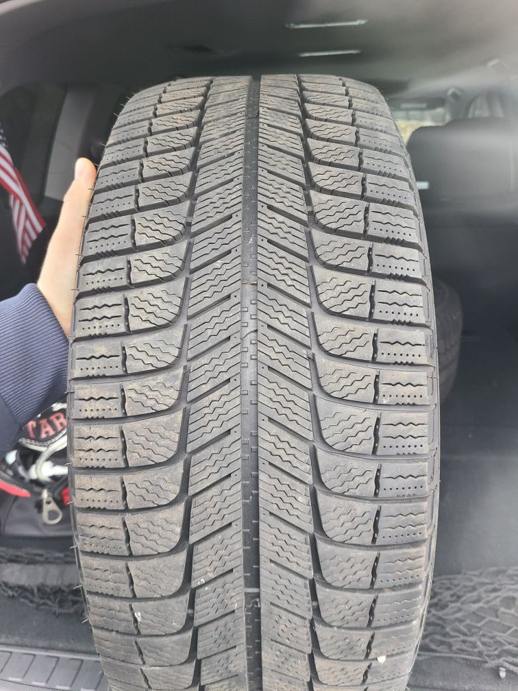 2 Michelin winter tires. 245/45 R18