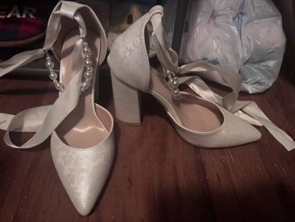White lace heels with pearls