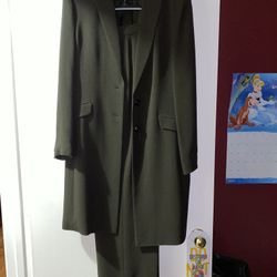 Alfani Woman’s 2 Piece Suit. Size 8 