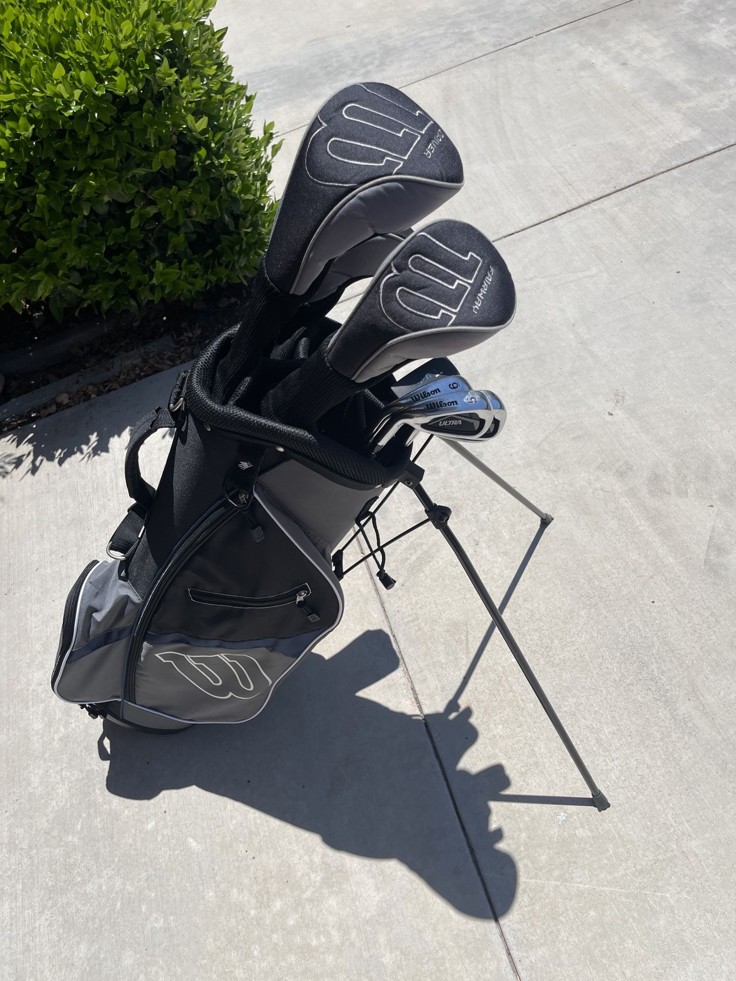 Wilson Ultra BLK Golf Club Set - Regular Flex / Standard Grips Left
