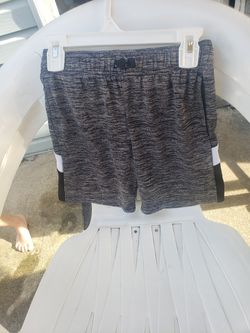 NEW BOYS SHORTS SIZE 4