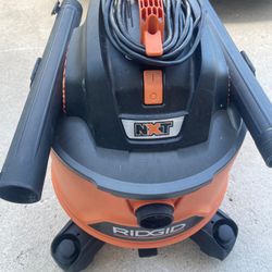RIGID Vacuum Wet Dry Vac with Fine Dust Filter