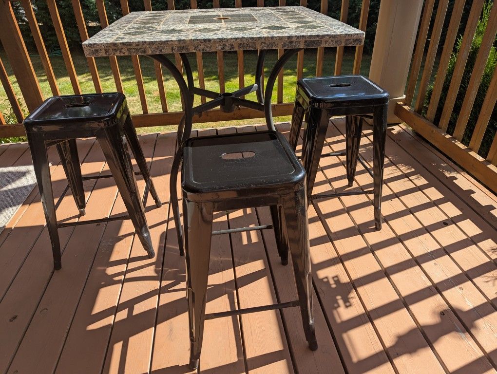 Table And Counter Height Bar Stools  !! Great For Smaller Spaces!