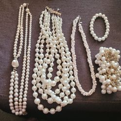 Beautiful Costume Pearl Jewelry Set 