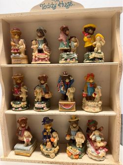 “Teddy Hugs” Monthly Perpetual Calendar Figurine Set