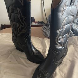 Woman’s 8.5 Cowboy Boots
