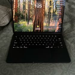 Apple MacBook Air 13 2025(Send best Offer)