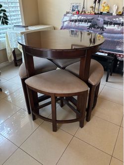Wooden round table with Chairs
