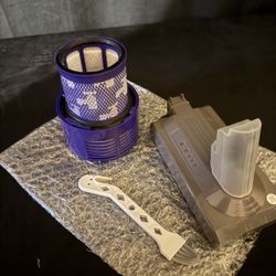 Free New 6200mAh V6 Battery Replacement Compatible with Dyson V6 Animal V6 Absolute V6 Motorhead V6 Fluffy SV03 SV04 SV05 SV06 SV07 SV09 DC58 DC59 DC6