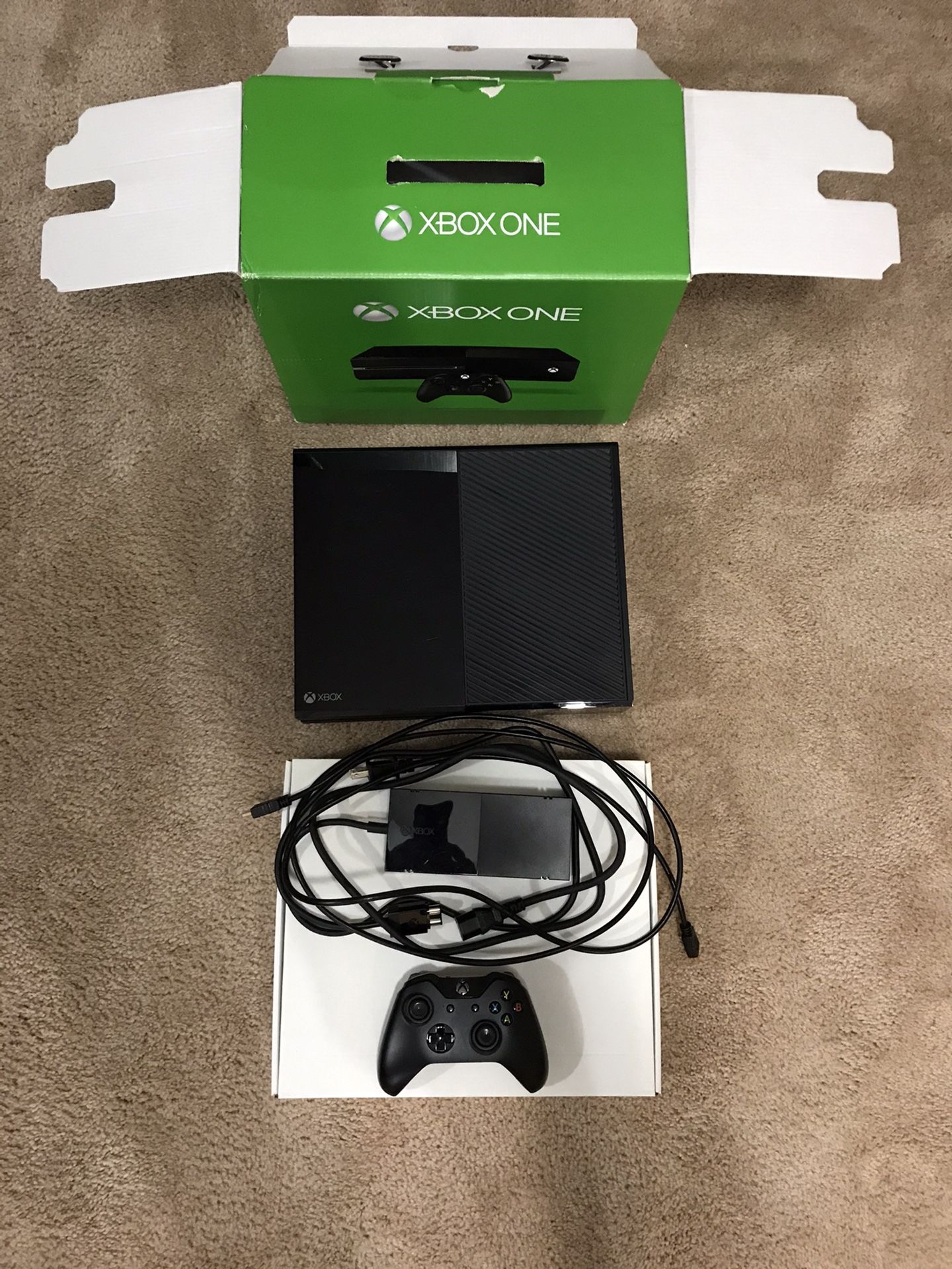 Xbox One 500 GB with controller (USED)