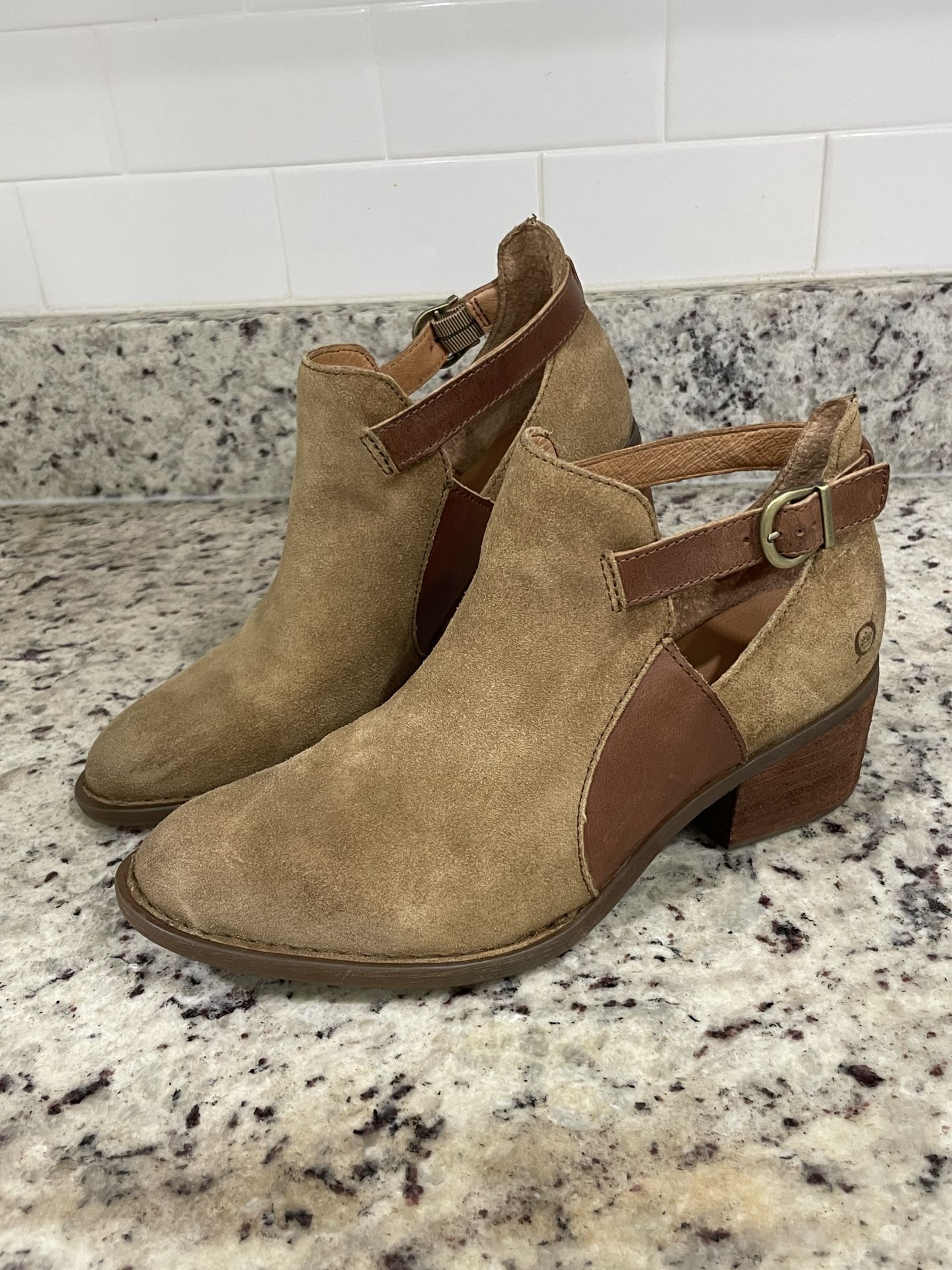 Born Suede Leather Ankle Boot Women’s Size 10M