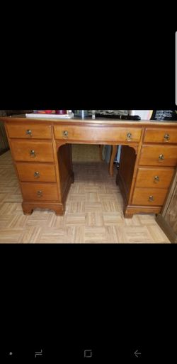 Escritorio.en muy bun estado