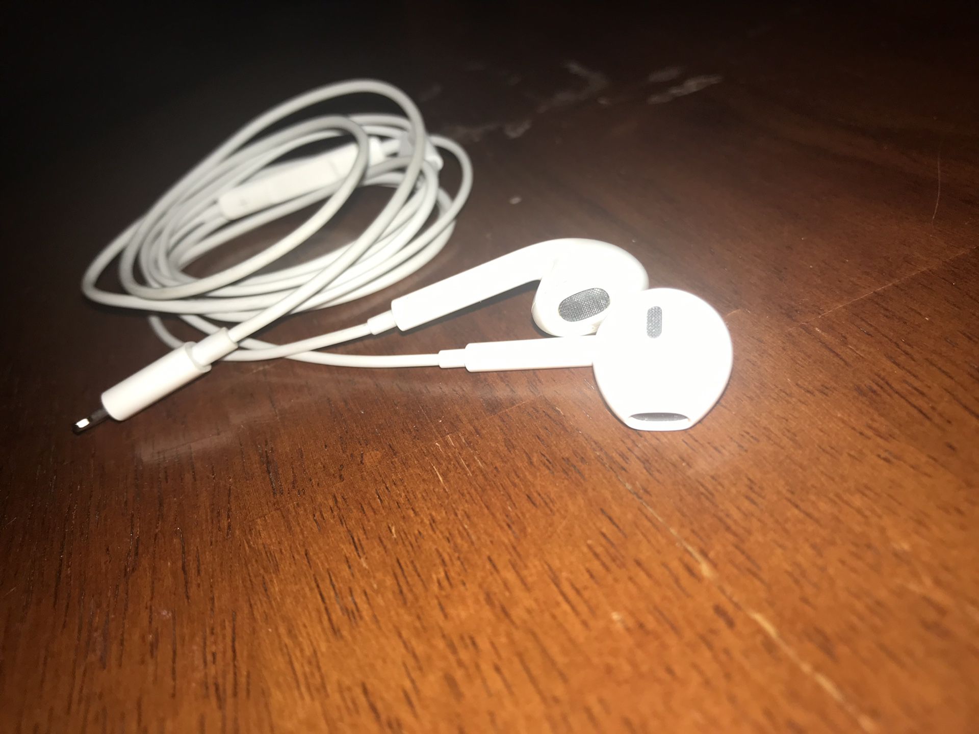 Apple EarPods lightning cable